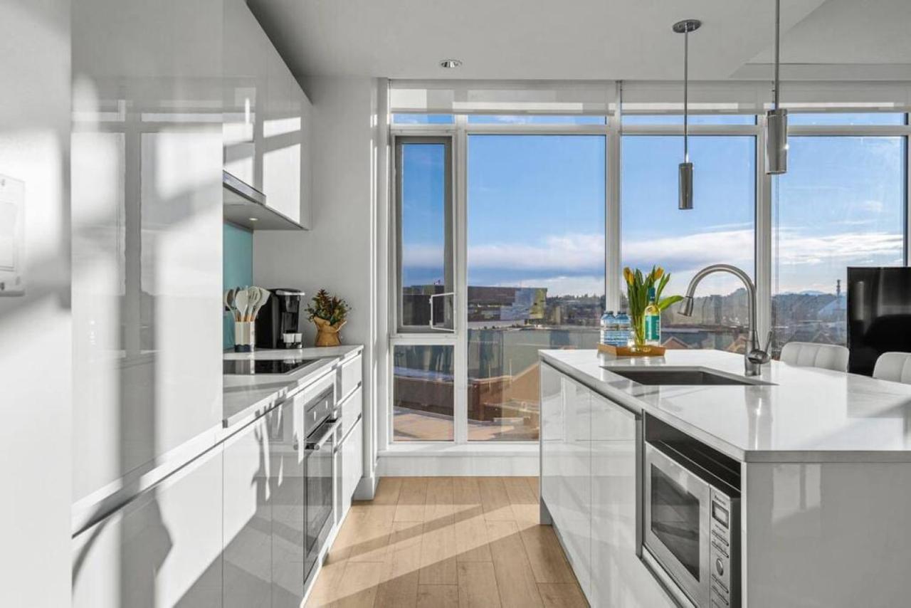 Luxury Apartment On The 9Th Floor Near Stampede, Complimentary Wine, 2 Car Ug Parking YYC Exterior foto