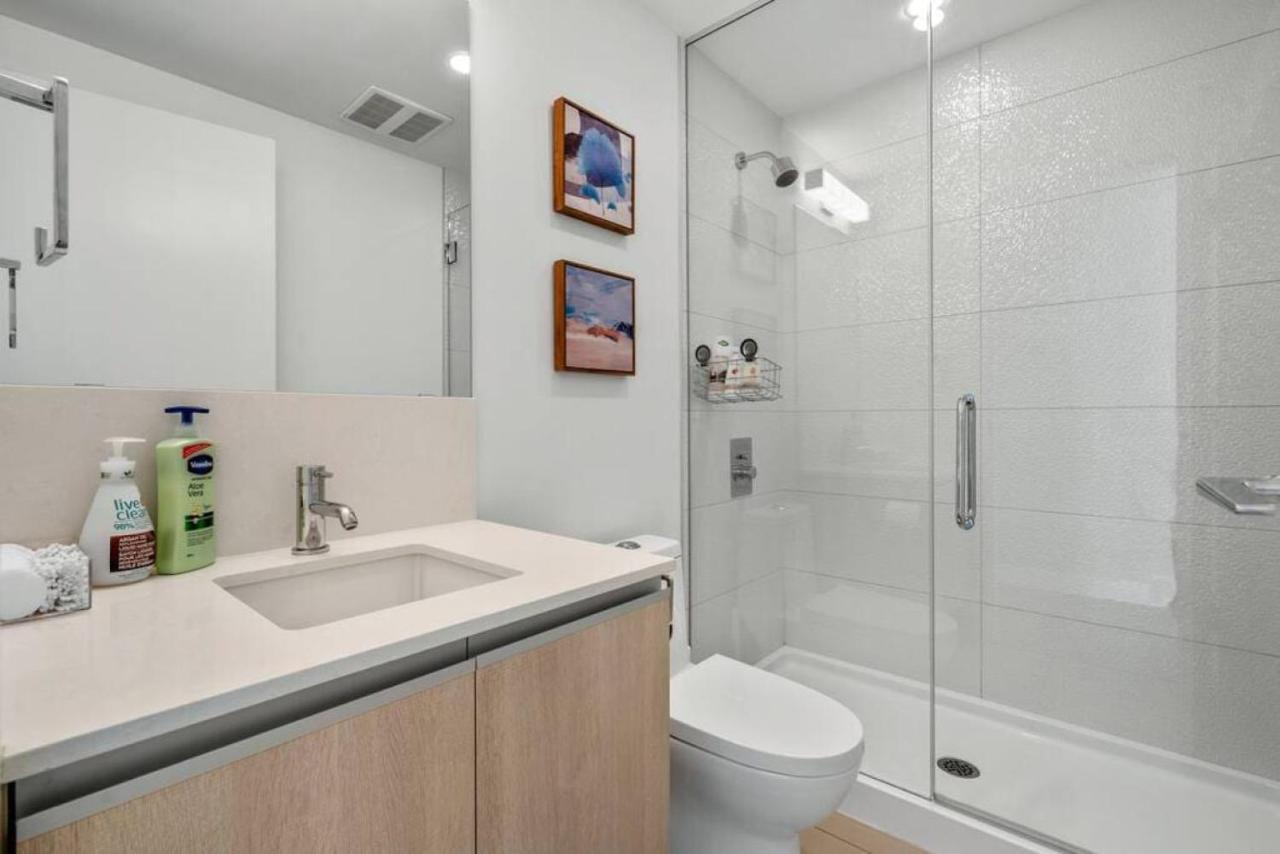 Luxury Apartment On The 9Th Floor Near Stampede, Complimentary Wine, 2 Car Ug Parking YYC Exterior foto